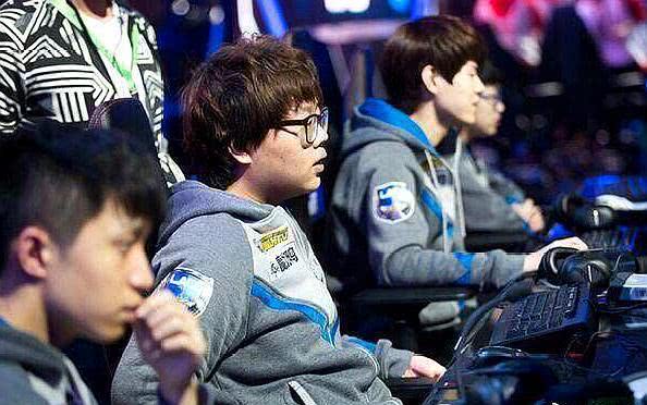 五冠大魔王！Faker斩获职业生涯第五座全球总决赛冠军